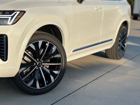 New 2026 Volvo XC90 B6 Plus image 8