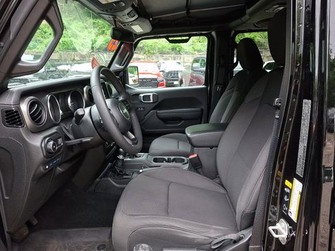 Certified 2023 Jeep Wrangler Unlimited w/ Convenience Group AWD/4WD image 14