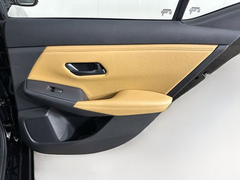 Used 2025 Nissan Sentra SV w/ SV Premium Package image 29