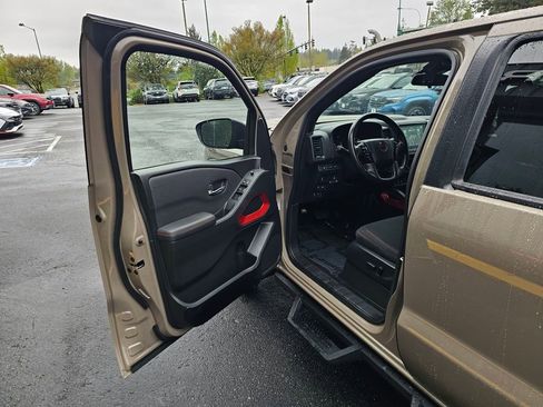Used 2024 Nissan Frontier PRO-4X w/ Pro Convenience Package AWD/4WD image 19