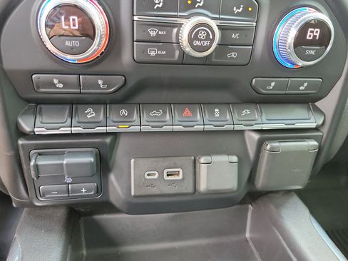 Used 2020 GMC Sierra 1500 Elevation w/ Elevation Value Package image 18