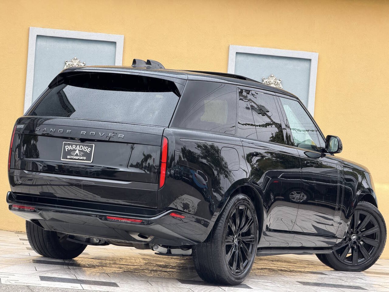 Used 2025 Land Rover Range Rover SE AWD/4WD image 6