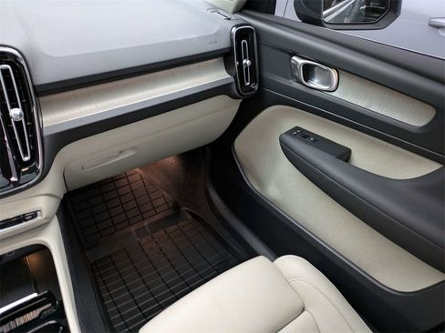 Certified 2023 Volvo XC40 B5 Plus w/ Protection Package Premier image 18