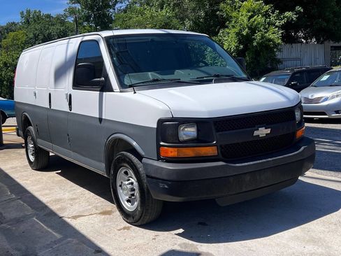 Used 2014 Chevrolet Express 2500 RWD image 8