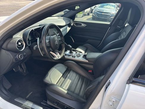 Used 2023 Alfa Romeo Giulia Veloce AWD/4WD image 21