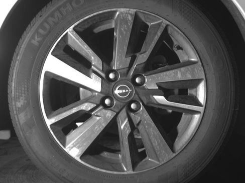 Used 2025 Nissan Versa SV FWD image 13