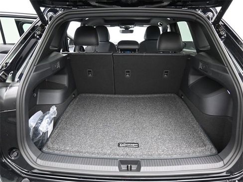 New 2026 Volkswagen Tiguan SE R-Line image 12