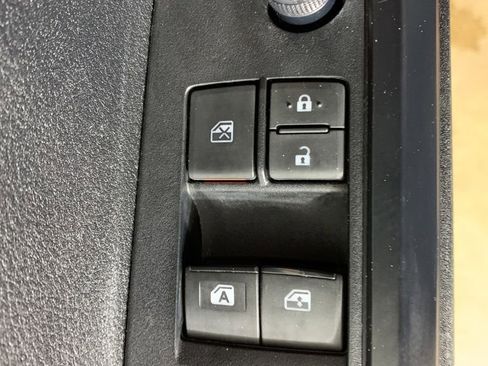 Used 2022 Toyota Tacoma SR RWD image 17