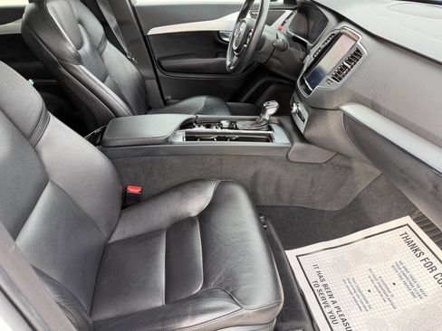 Used 2018 Volvo XC90 T5 Momentum w/ Convenience Package image 23