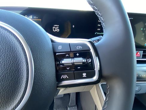 New 2026 Kia Carnival FWD image 15