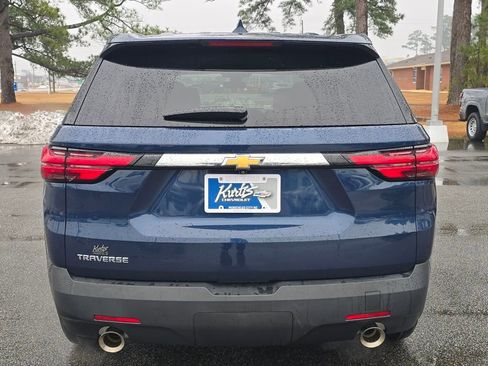 Used 2023 Chevrolet Traverse LS image 4
