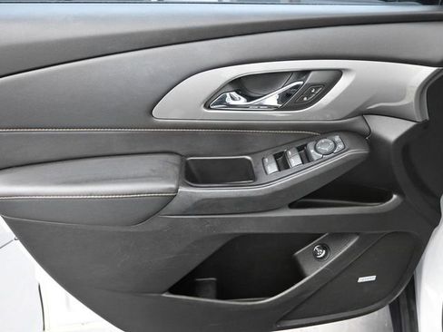 Used 2019 Chevrolet Traverse LT w/ LT Premium Package image 12