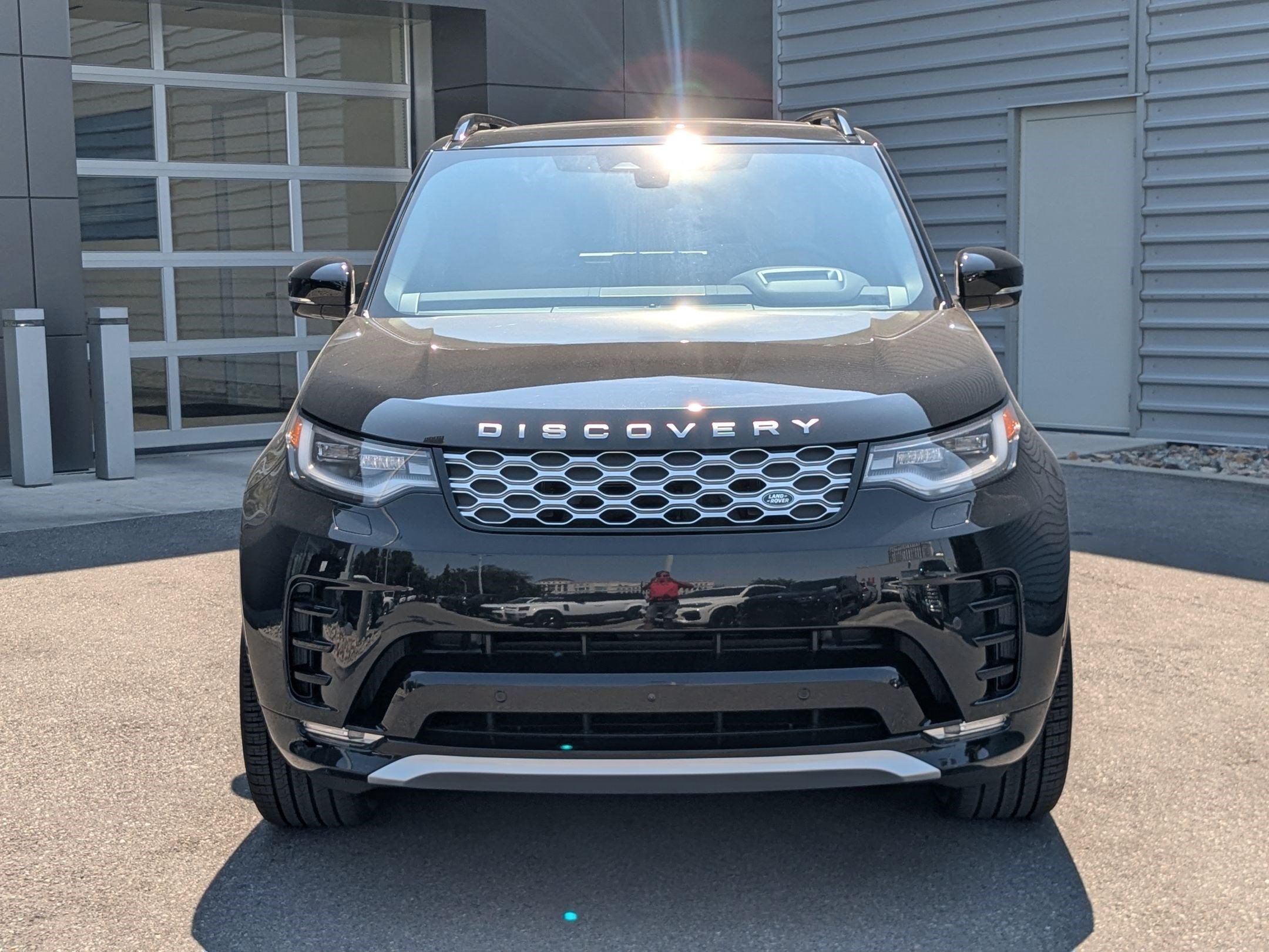 New 2026 Land Rover Discovery Limited Edition AWD/4WD image 2