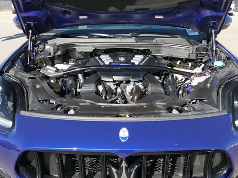 Used 2024 Maserati Grecale Trofeo AWD/4WD image 28