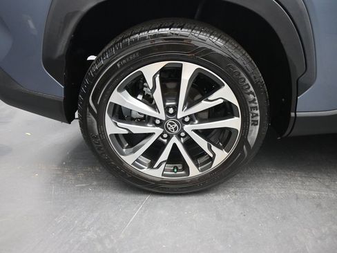 Used 2023 Toyota Corolla Cross XLE image 24