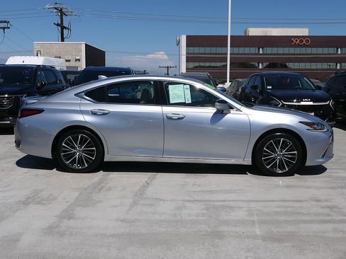 Used 2023 Lexus ES 300h w/ Premium Package FWD image 2