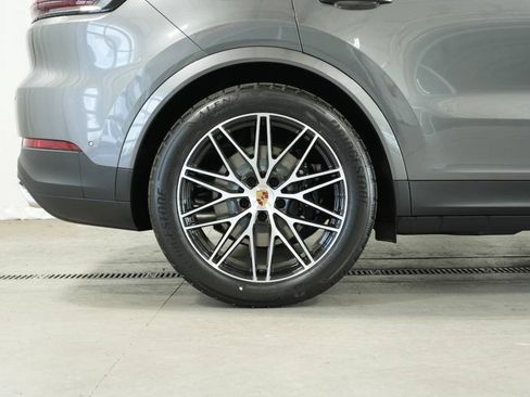 Used 2025 Porsche Cayenne Coupe image 41