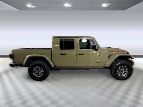 Used 2025 Jeep Gladiator Mojave AWD/4WD image 8
