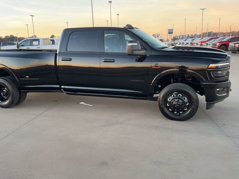 Used 2025 RAM 3500 Limited image 9