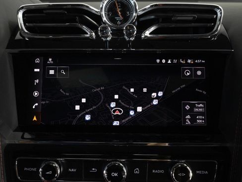 Used 2022 Bentley Bentayga AWD/4WD image 31
