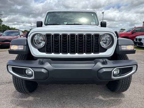 Used 2024 Jeep Gladiator Sport AWD/4WD image 2