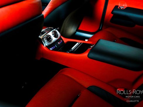 Used 2019 Rolls-Royce Wraith image 19