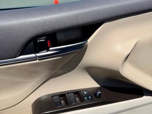 Used 2021 Toyota Camry LE w/ Carpet Mat Package (TMS) FWD image 9