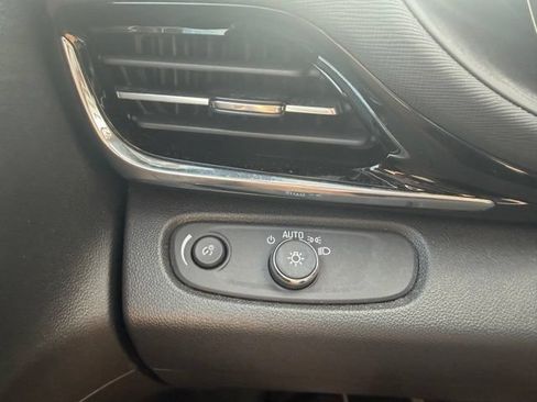Used 2025 Buick Envista Sport Touring w/ Convenience I Package FWD image 13