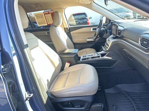 Used 2021 Ford Explorer XLT w/ Equipment Group 202A image 22