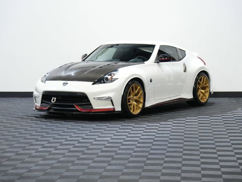Used 2020 Nissan 370Z NISMO image 3