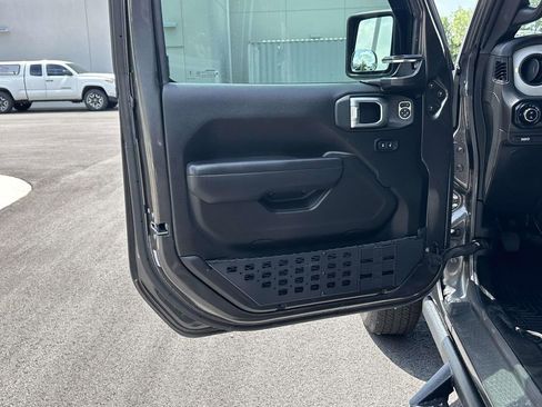 Used 2024 Jeep Gladiator Sport AWD/4WD image 5