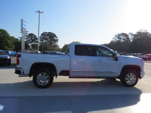 New 2026 Chevrolet Silverado 2500 High Country w/ High Country Premium Package AWD/4WD image 5