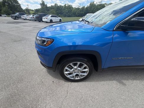 Used 2023 Jeep Compass Latitude AWD/4WD image 10