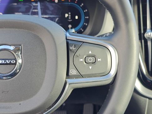 Used 2025 Volvo XC60 B5 Core image 16