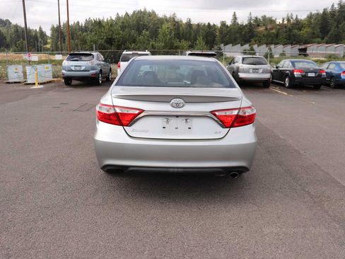 Used 2015 Toyota Camry SE FWD image 6