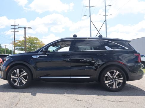 Used 2023 Kia Sorento SX Prestige w/ Panoramic Sunroof Package AWD/4WD image 2