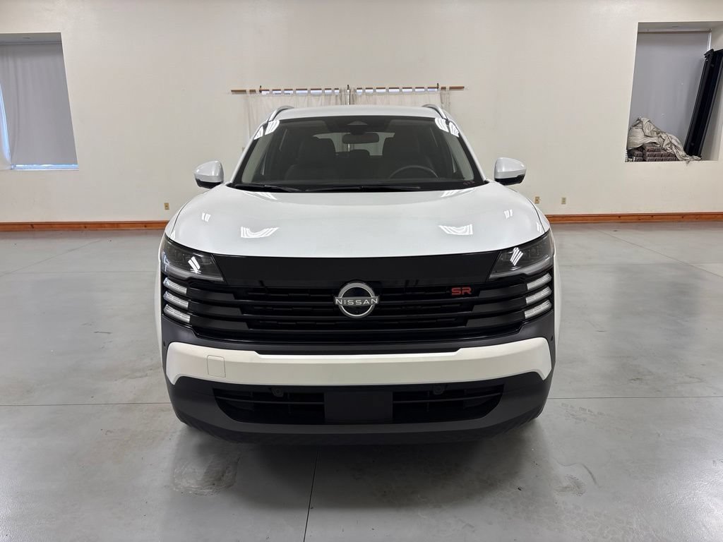 Used 2025 Nissan Kicks SR FWD image 3