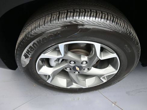 Used 2025 Chevrolet Trax LT w/ LT Convenience Package FWD image 14