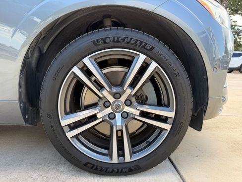 Used 2018 Volvo XC60 T6 Momentum w/ Convenience Package AWD/4WD image 9