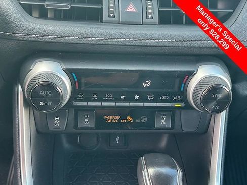 Used 2022 Toyota RAV4 XLE Premium image 20