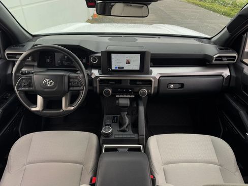 Certified 2025 Toyota 4Runner SR5 AWD/4WD image 12