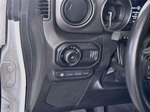 Used 2023 Jeep Wrangler Unlimited w/ Cold Weather Group AWD/4WD image 4