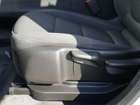 Used 2022 Chevrolet Bolt EUV LT image 28