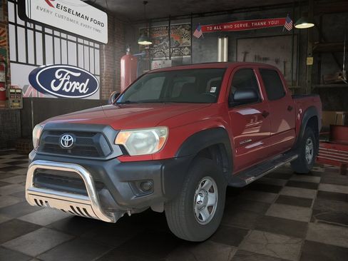 Used 2015 Toyota Tacoma PreRunner w/ Convenience Package RWD image 1