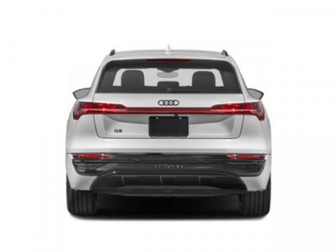 Used 2024 Audi Q8 e-tron Premium Plus image 5