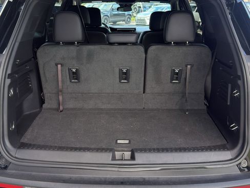 Used 2024 GMC Acadia Elevation image 38