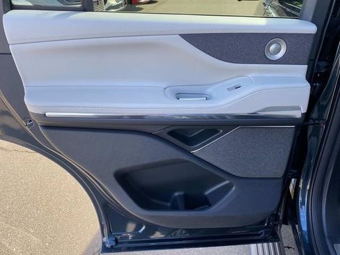 New 2026 Lincoln Navigator Reserve image 9