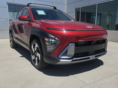 Used 2025 Hyundai Kona Limited AWD/4WD image 4