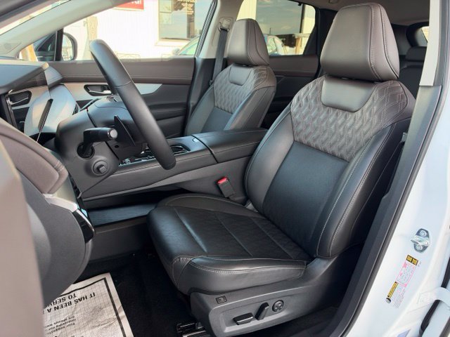 Used 2025 Nissan Murano Platinum w/ Cargo Package AWD/4WD image 25