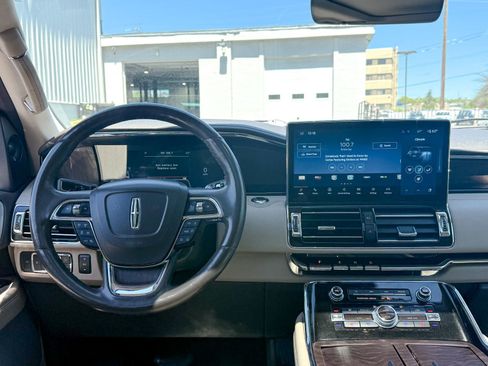 Used 2022 Lincoln Navigator Reserve AWD/4WD image 26